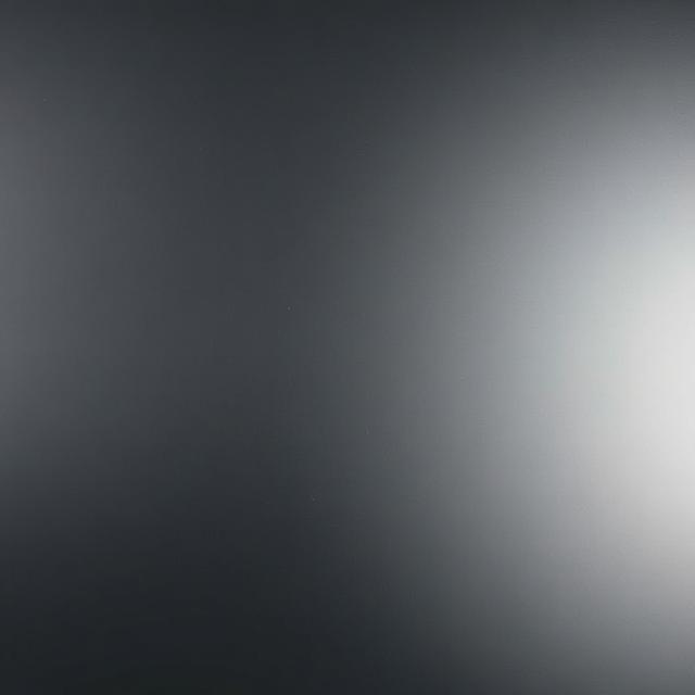 Échantillon de film Chromé anthracite — Surface chromée sombre reflétant une lumière d'atelier